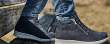 Indlæs billede til gallerivisning NEW FEET Medical footwear Boots for WOMEN with Fashionable printed design on black or blue leather