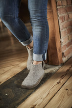 Indlæs billede til gallerivisning New Feet Indoor Boot/Slipper