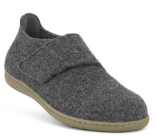 Load image into Gallery viewer, New Feet Danish Made Red Felt Slipper
