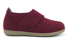 Load image into Gallery viewer, New Feet Red felt slipper
